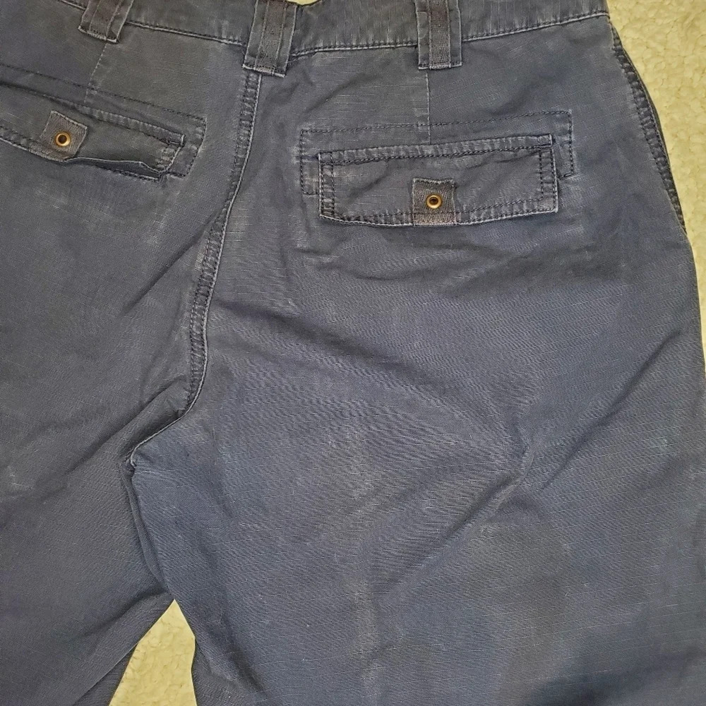 84. Eddie Bauer ~ 100% Cotton ~ Cargo Capris ~ Dark Blue ~ 10 Petite ~ Pockets - Picture 6 of 9